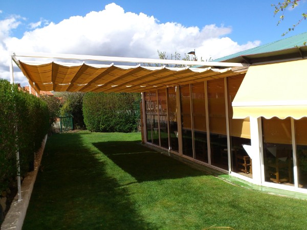 TOLDO PERGOLA ALUMINIO BLANCO, Ventanahogar Ventanas de aluminio, pvc, mosquiteras, toldos, portones, mamparas de baño, balcones, mobiliario, cristales, techos fijos y moviles, VentanaHogar, aluminio,PVC,PUERTA DE CRISTAL, CHICLANA, SAN FERNANDO, CADIZ, JEREZ, PUERTO REAL, PUERTO SANTA MARIA, CONIL , CORTINA DE CRISTAL, KOMMERLING, SCHUCO, ABATIBLE, CORREDERA, PUERTA SECCIONAL,VIDRIO, SEGURIDAD, MAMPARA DE BAÑO, MAMPARA DE DUCHA.