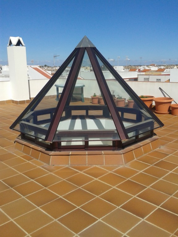 MONTERA DE ALUMINIO Y CRISTAL, Ventanahogar Ventanas de aluminio, pvc, mosquiteras, toldos, portones, mamparas de baño, balcones, mobiliario, cristales, techos fijos y moviles, VentanaHogar, aluminio,PVC,PUERTA DE CRISTAL, CHICLANA, SAN FERNANDO, CADIZ, JEREZ, PUERTO REAL, PUERTO SANTA MARIA, CONIL , CORTINA DE CRISTAL, KOMMERLING, SCHUCO, ABATIBLE, CORREDERA, PUERTA SECCIONAL,VIDRIO, SEGURIDAD, MAMPARA DE BAÑO, MAMPARA DE DUCHA.